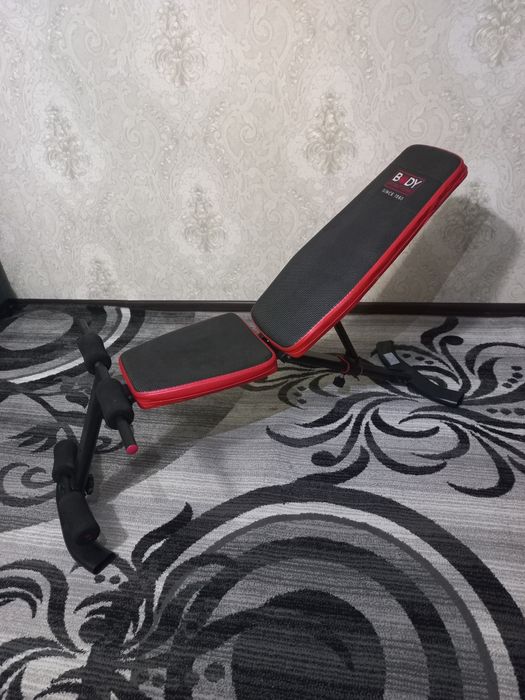 Скамья для жима и гантели