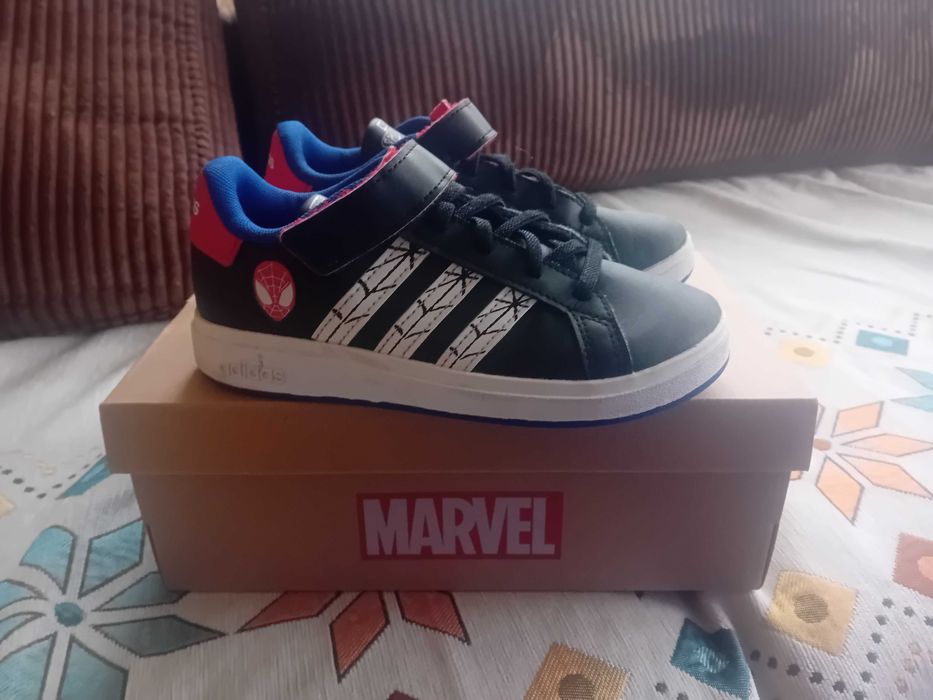 Чисто нови детски обувки MARVEL Adidas Spider-man 31 номер
