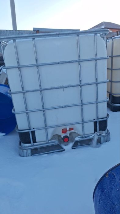 Новые пластиковые бочки