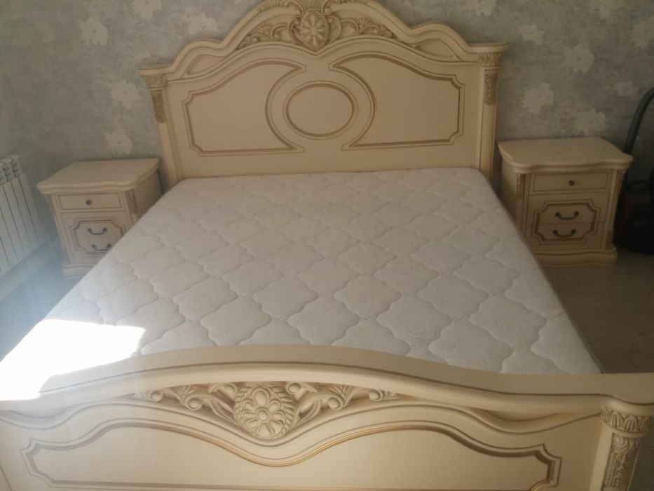 Продам спальный гарнитур