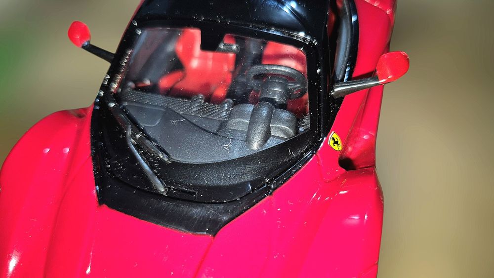 Метални реалистични модели на Ferrari LaFerrari и Batmobile на Батман