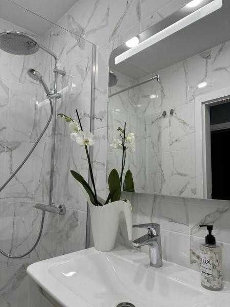 Дава се под наем Двустаен апартамент в Бургас, Изгрев - 71 кв.м за 612 € - Снимка #8