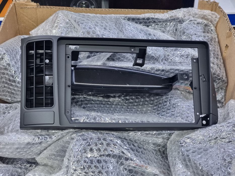 Переходная рамка для андроид магнитолы на VW GOLFlll