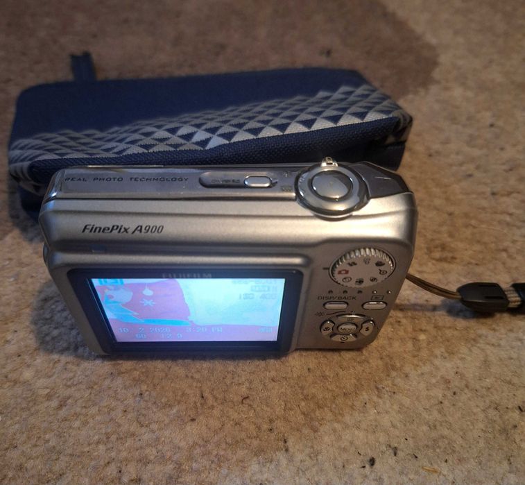Camera Aparat foto video digital Fujifilm FinePix A900 data ora itp