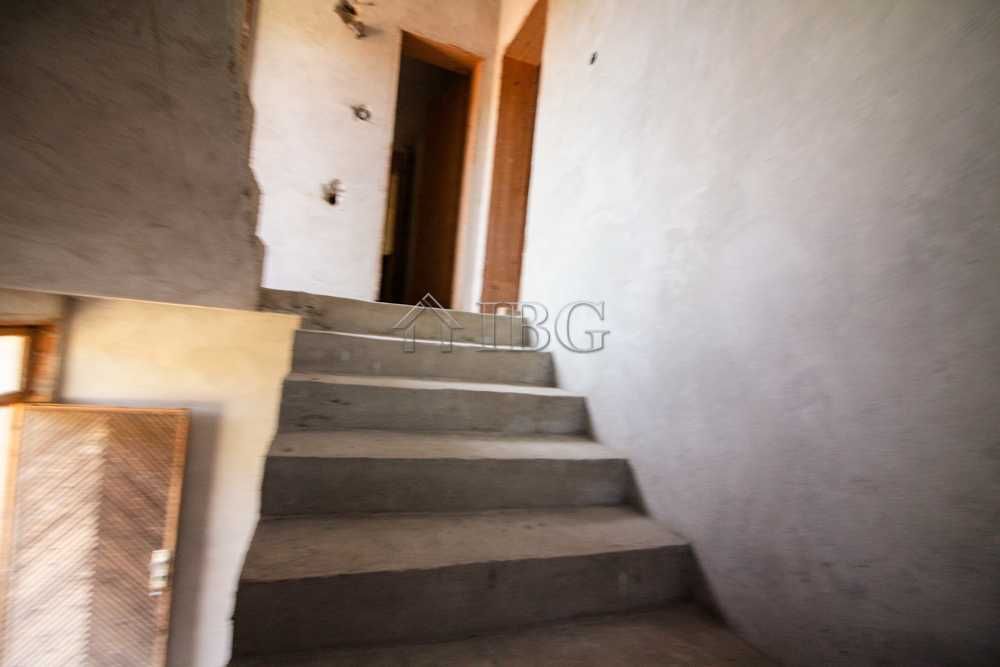 Новопостроена къща с 4 спални с гараж на 10 мин. с кола от Бяла