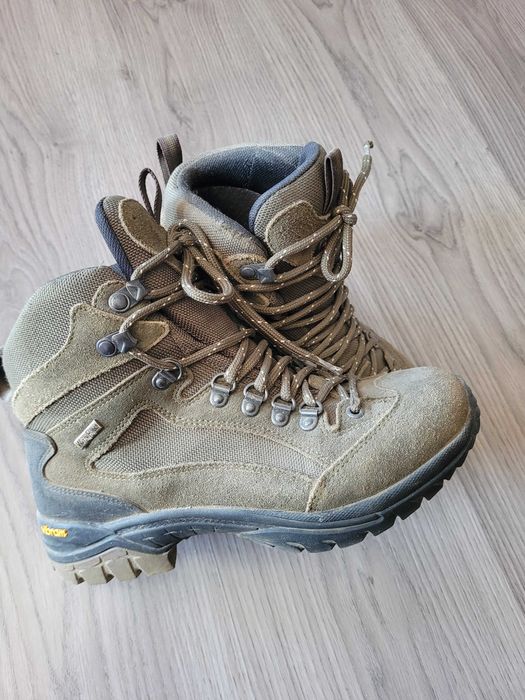 Туристически обувки