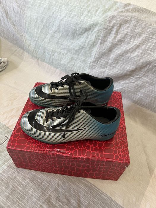 Бутсы футбольные