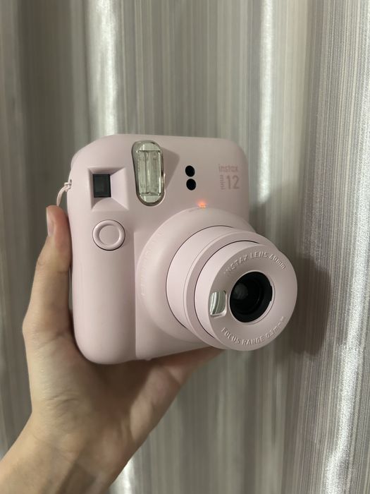 Instax  12 mini.