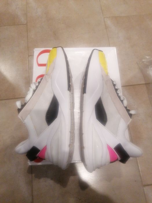 Маратонки Guess номер 39