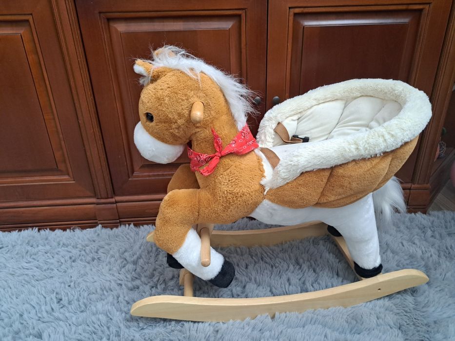 Căluț de pluș balansoar cu sunete
