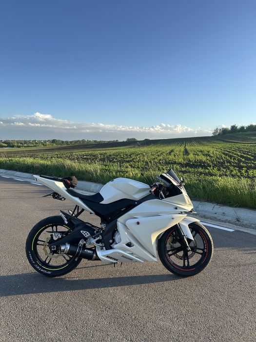 Yamaha YZF 125 Alb Perlat Impecabilă