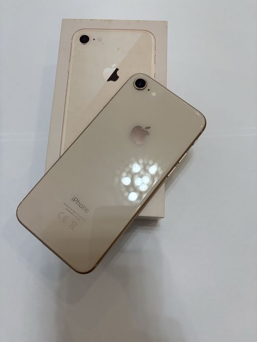 Продам Apple iPhone 8 64GB (золотой)
