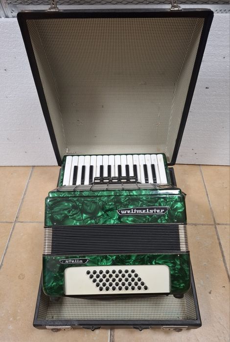 Акордеон Weltmeister Stella 40 баса
