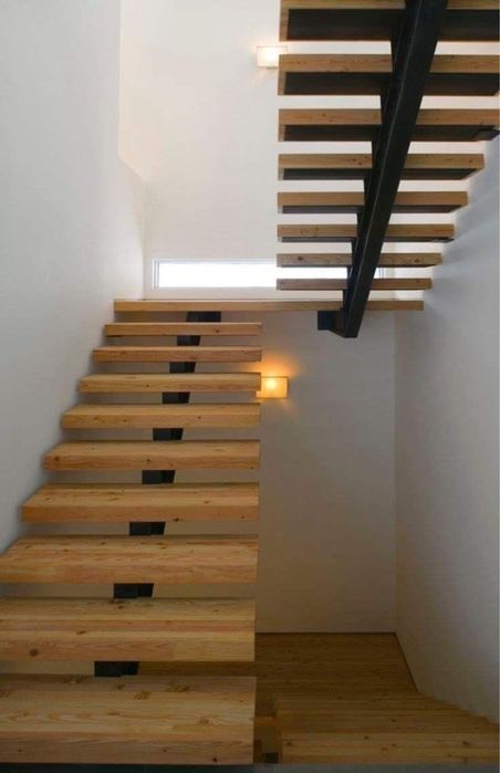 Scari interioare cu trepte din lemn