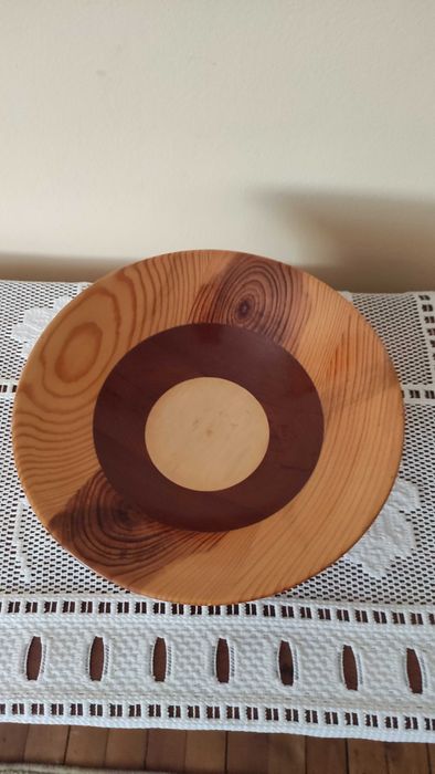 Масивна дървена купа със столче