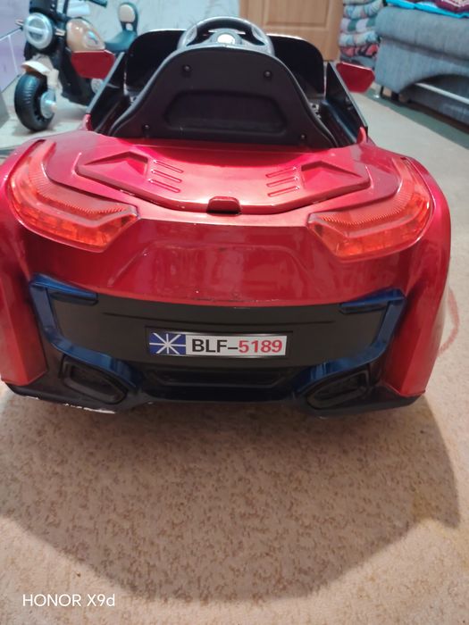 Продам машинку на акумляторе детский