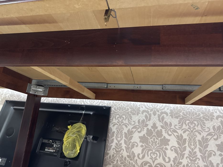 Стол дубовый гостивой