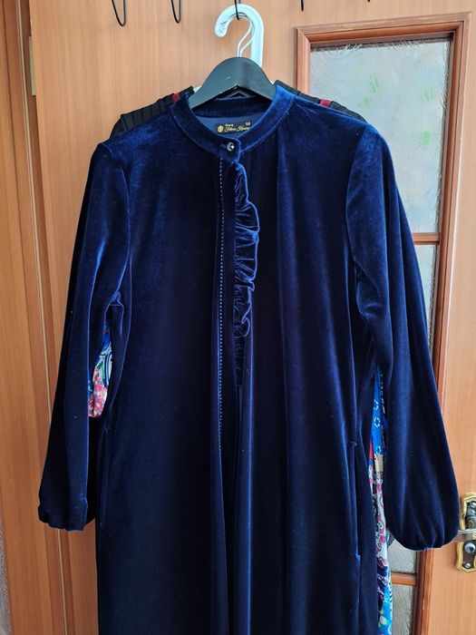 Одежда женская ( платье, куртки)