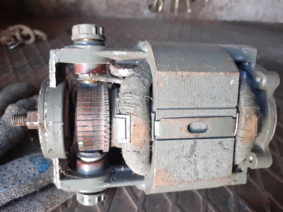 Продам двигатель универсальный