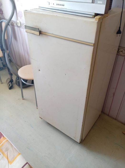 Продам холодильник