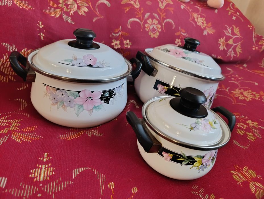 Скидка!Продам набор эмалированных кастрюль