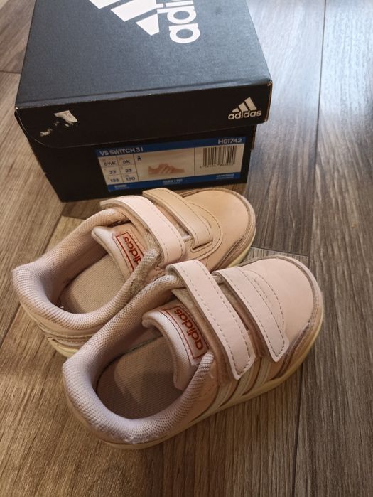 Продавам детски кецове Adidas номер 23