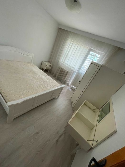 Apartament 3 camere decomandate, 2 bai, 3 balcoane, 80 mp