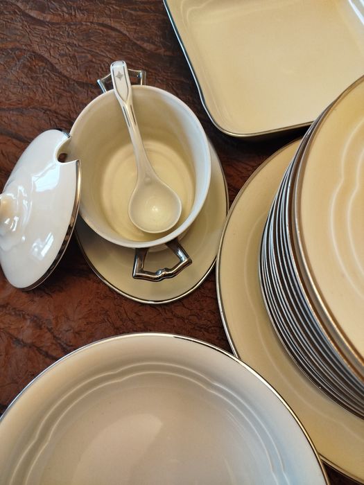 Уникален поцеланов сервиз