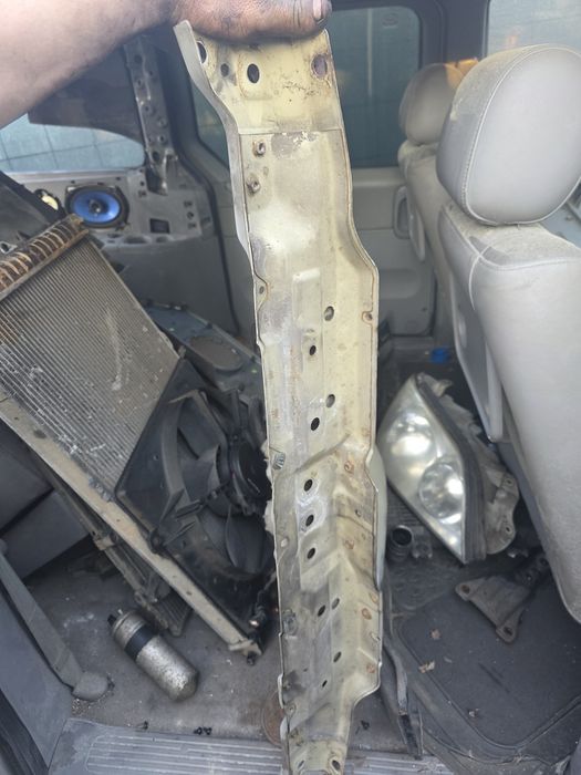 Греда за Kia Carnival над фарове 2004 година