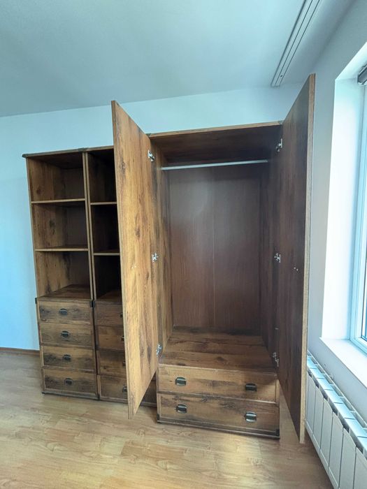 Продавам комплект  шкафове – 2 секции с рафтове и чекмеджета + гардероб