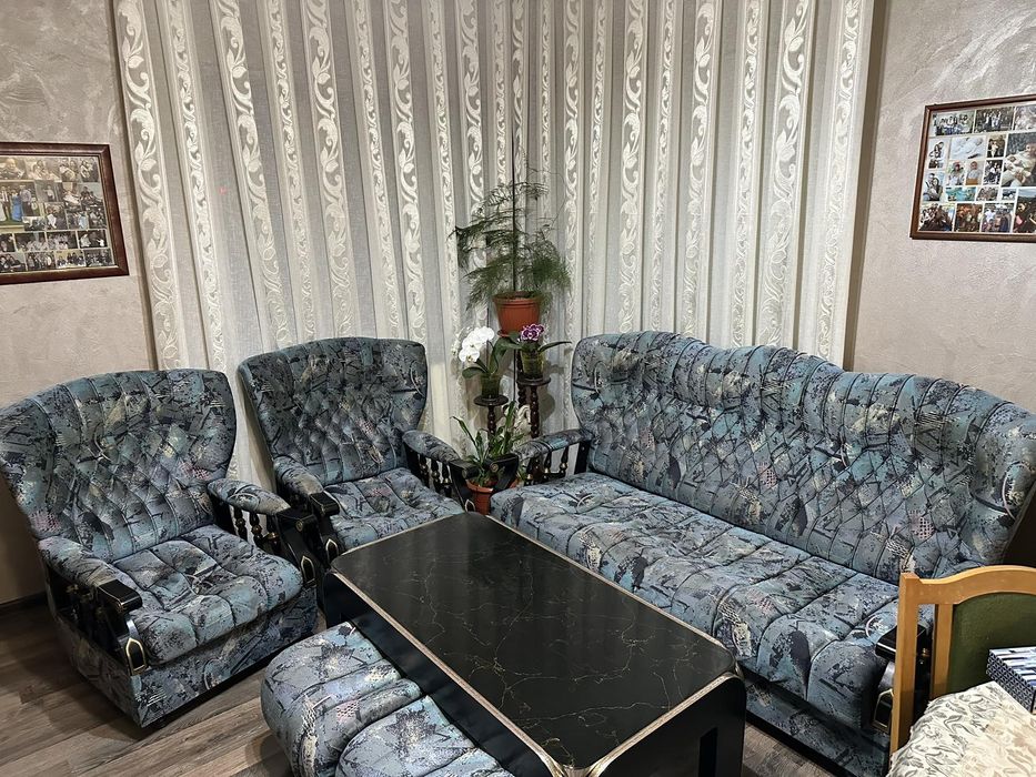 Холова гарнитура и маса