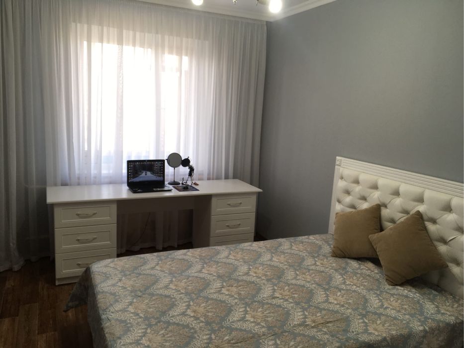 Продам стол в спальню