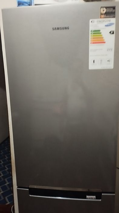 Холодильник сотилади