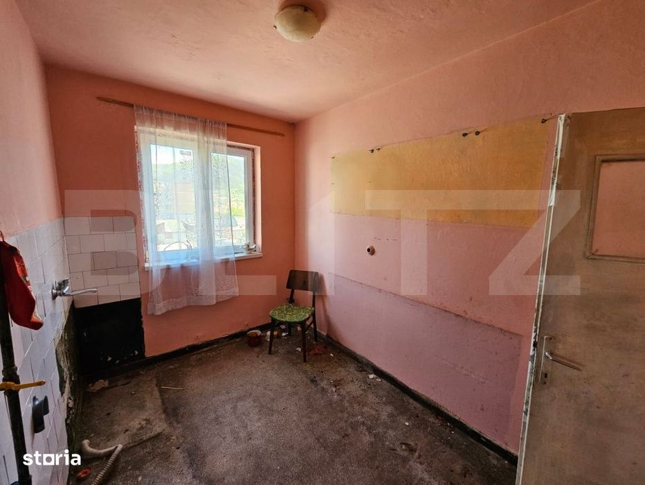 Apartament 2 camere, 52 mp, decomandat, etaj 2 – necesita renovare,