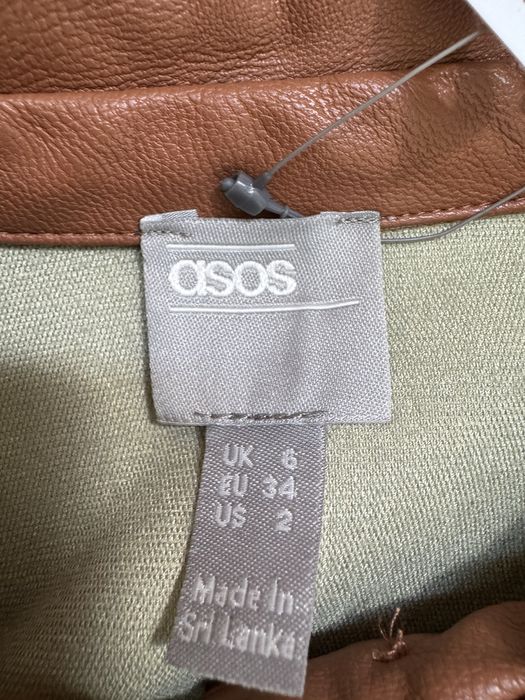 Rochie Asos superba noua cu eticheta. A se vedea in ultima poza a fost atinsa in dulap de un alt articol, se vede fiarte putin.
