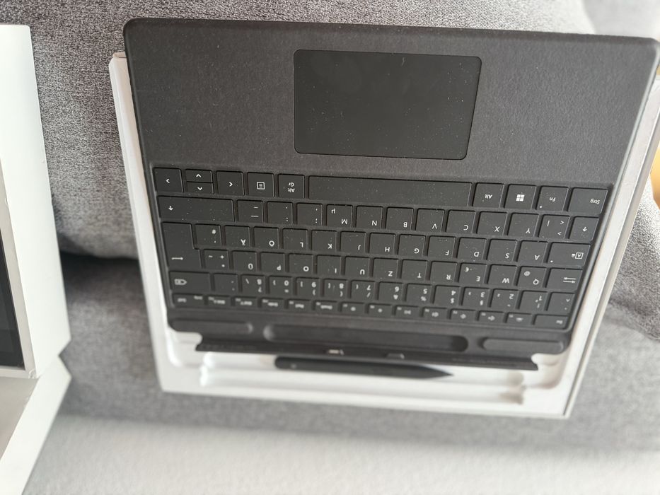 Microsoft surface pro 8 -I7- tastatura bonus(defecta )+pen