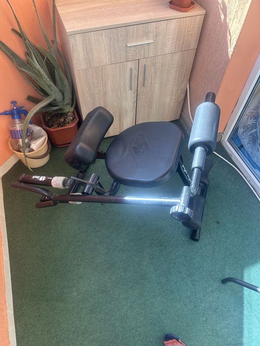 Тренажор за гребане и коремни преси