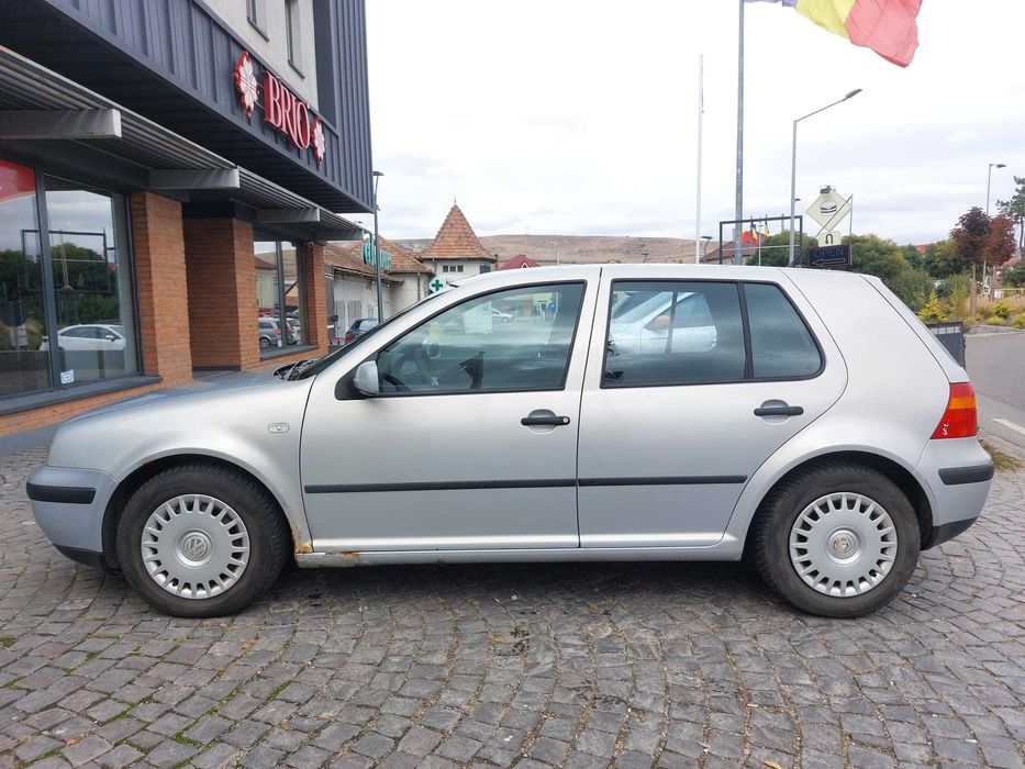 VOLKSWAGEN Golf 2000 — imagine 3