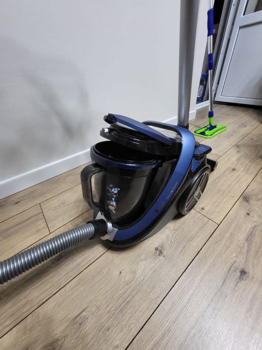 Продам мощный пылесос в отличном состоянии