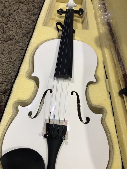Vioara 4/4 noua ..