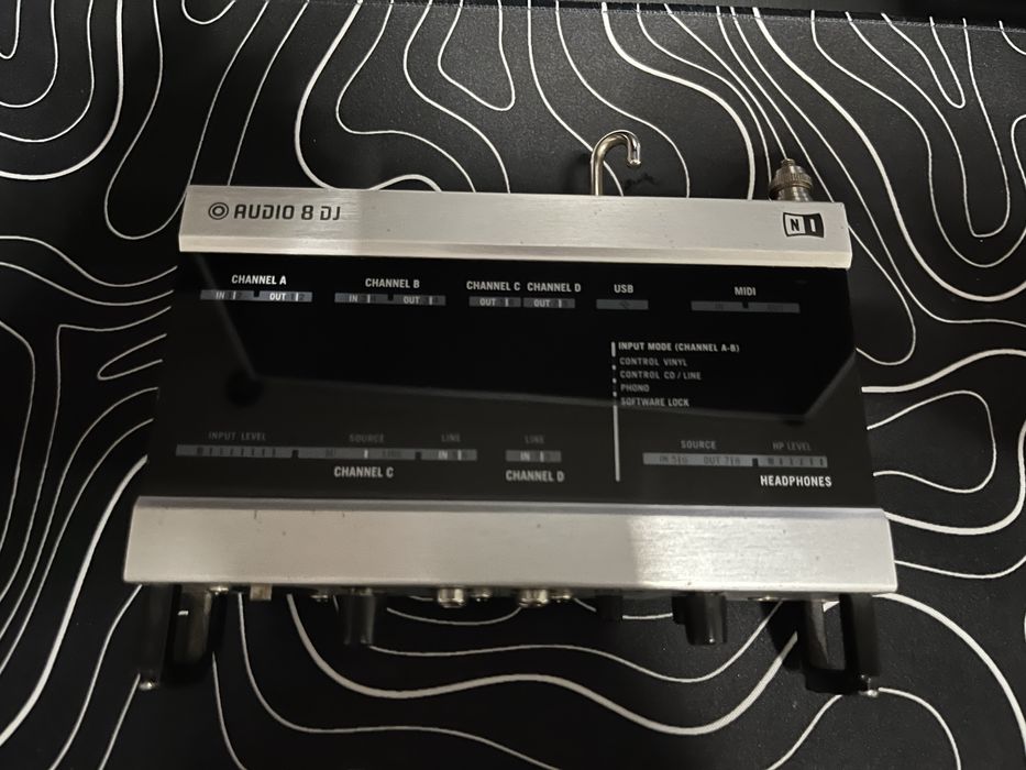 Native instruments audio 8 - звукова карта