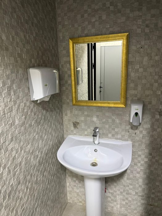 Продам унитазы, раковины, зеркала