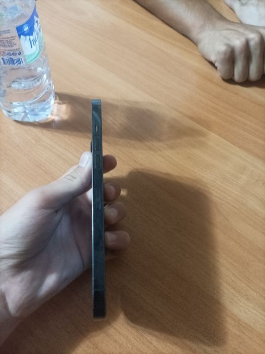 iphone12pro max  holati ideal naqtga beriladi