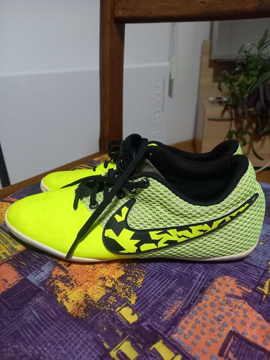 Футболни обувки NIKE номер 40.5, стелка 25,5см