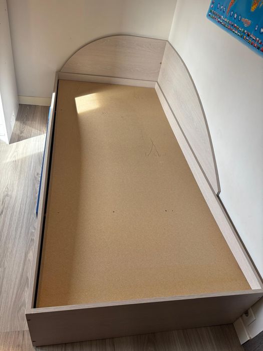 Vand mobilier camera copil