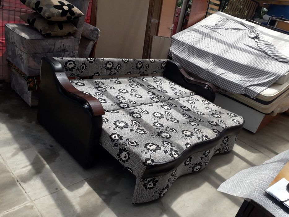Canapea extensibilă cu ladă depozitare dedesubtul