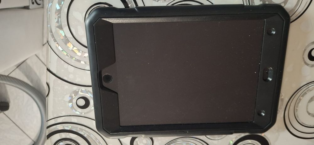 iPad mini 4 Таблета е използван само с кейс няма драскотина