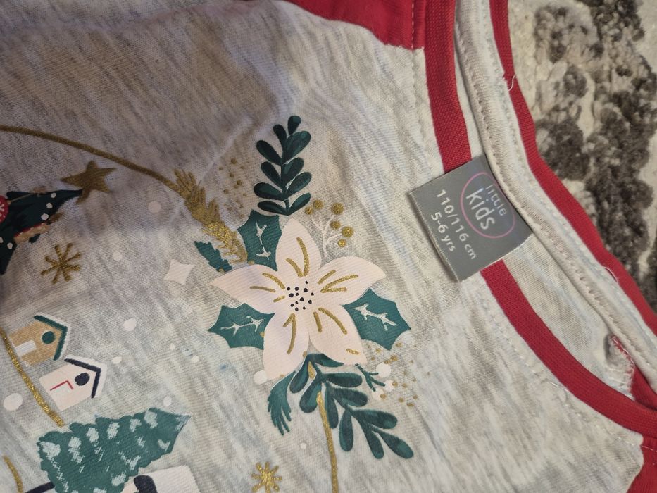 Lot pijamale fetite 4-5ani stare foarte buna