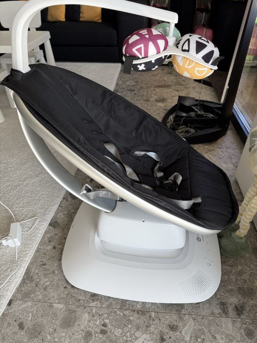 Електрическа бебешка люлка mamaRoo 4.0 Classic черно