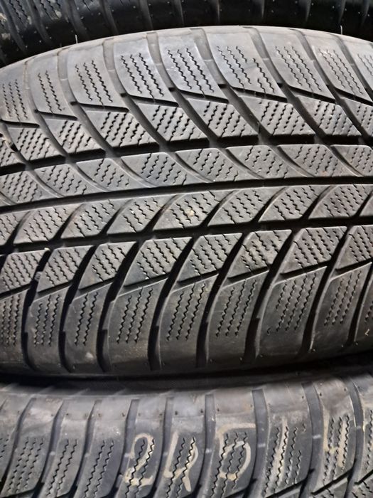 Anvelope second iarna 245 45 R19 Bridgestone RFT*